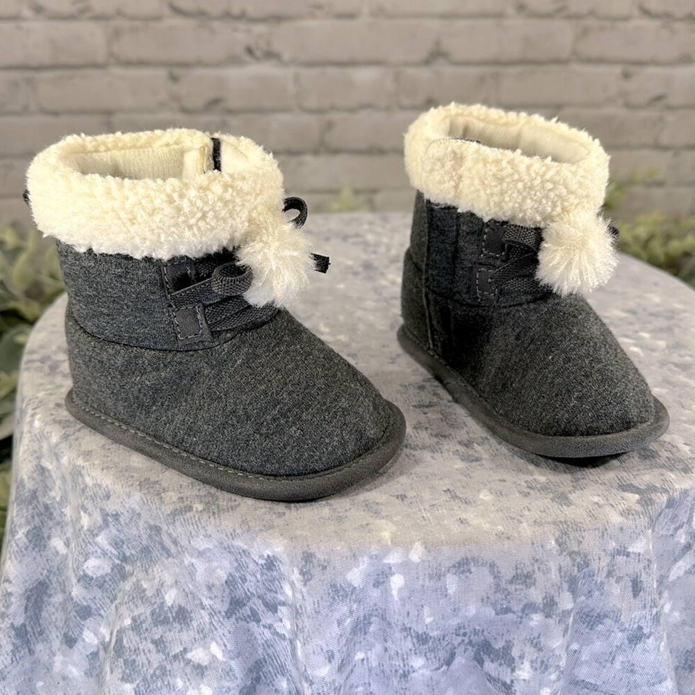 Carter’s Gray Fabric Fur Collar Pom-Pom Soft Booties - Baby 3-6 months🩶EUC
